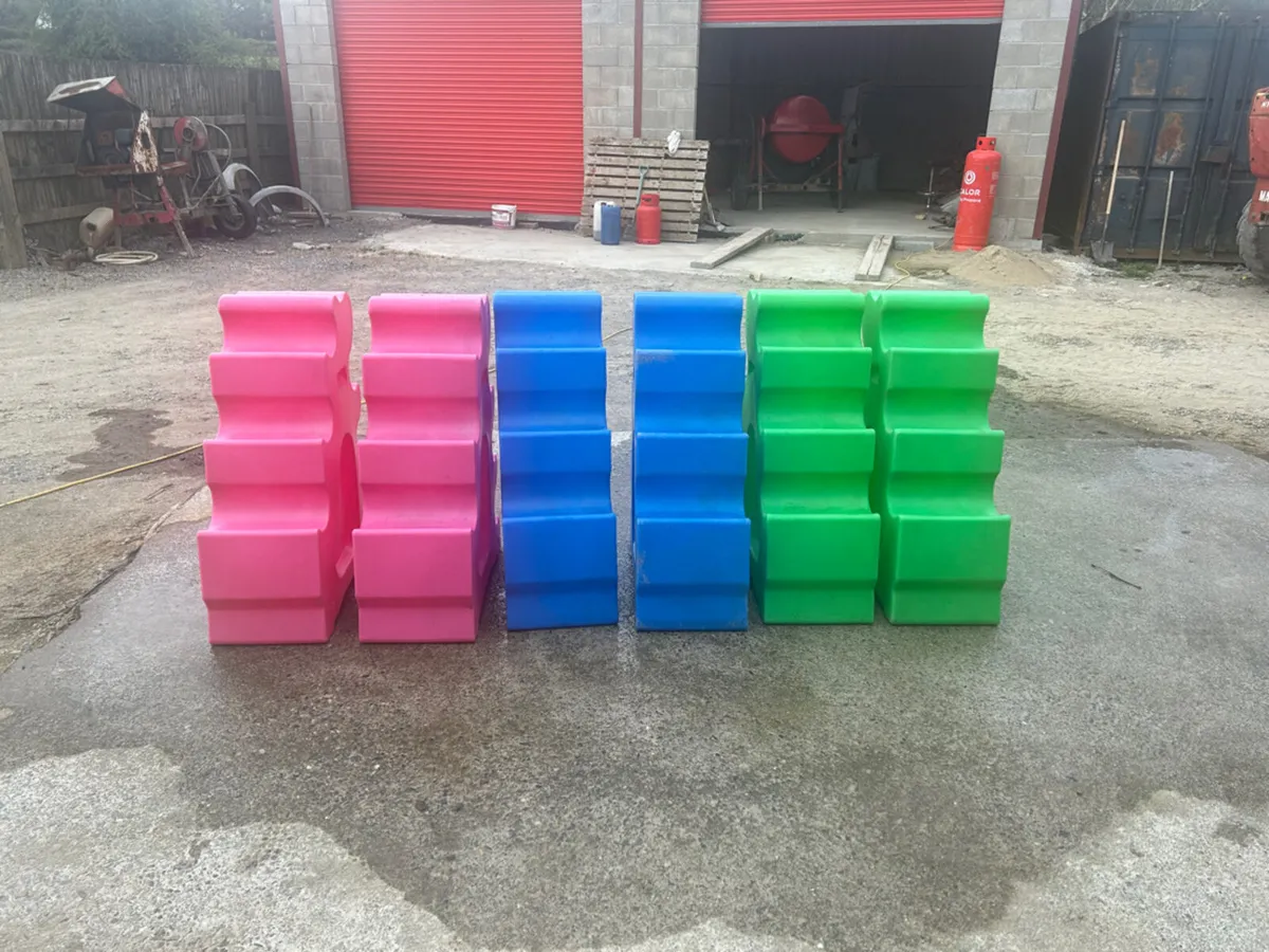 Horse jumps - Image 2