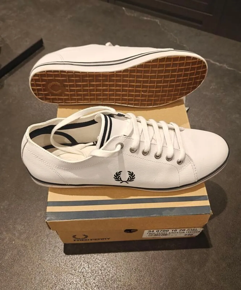 Fred Perry Trainers - Image 1