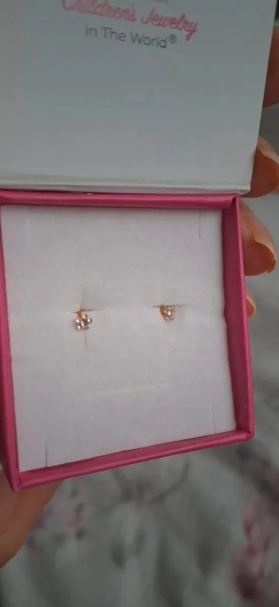 Baby/toddler gold earrings - Image 1