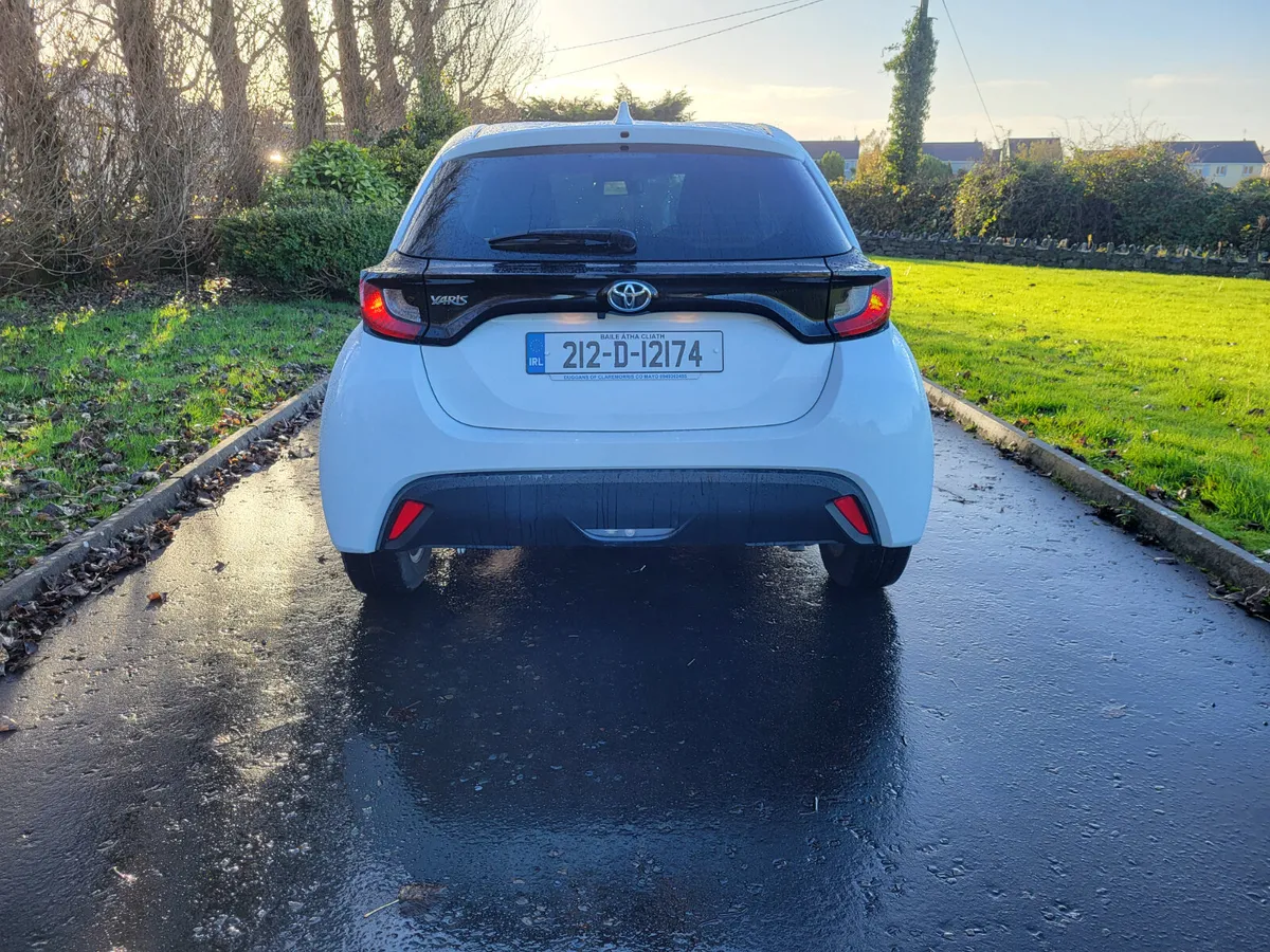 Toyota Yaris   LUNA LOW KMS - Image 3