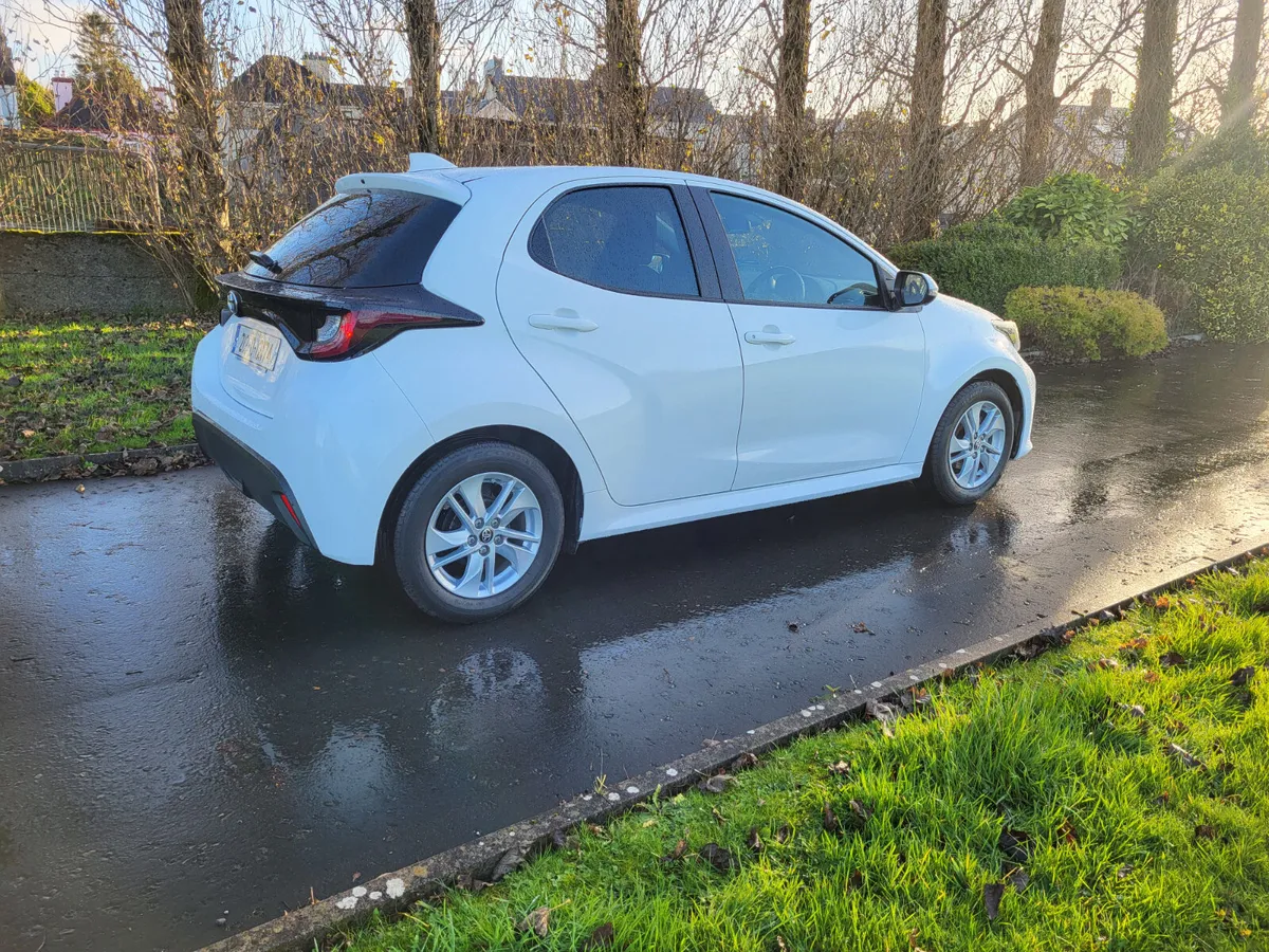 Toyota Yaris   LUNA LOW KMS - Image 2