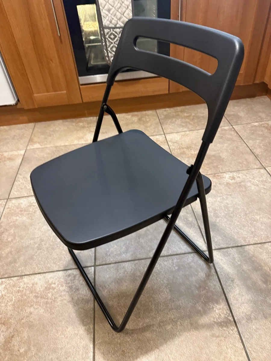 Folding chairs x4 - Image 2