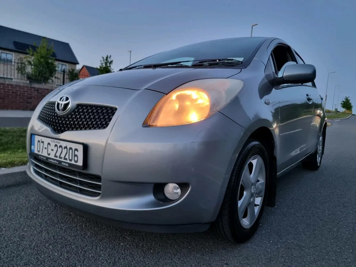 Toyota Yaris/Only 107,000kms/tax and nct - Image 4