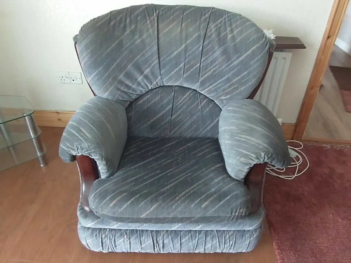 Suite of furniture - Image 2