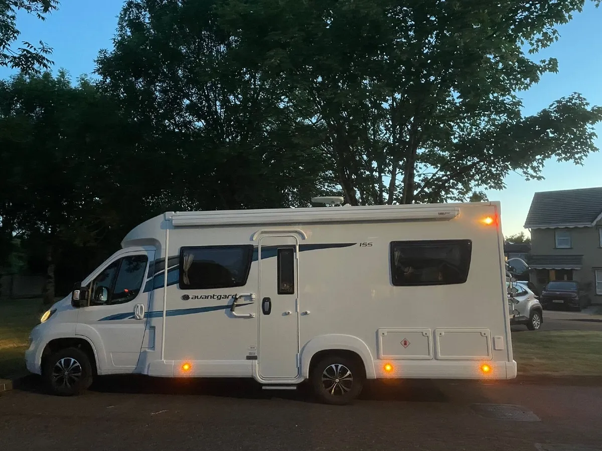 Camper van - Image 1