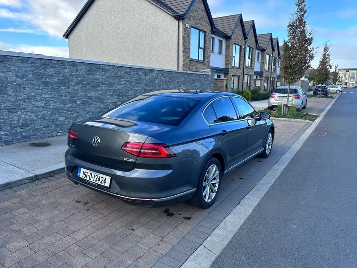 2015 Volkswagen Passat - Image 2