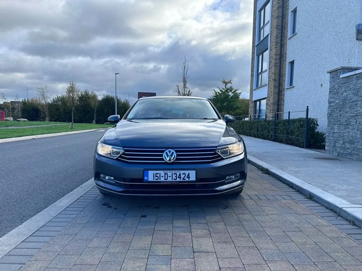 2015 Volkswagen Passat - Image 3
