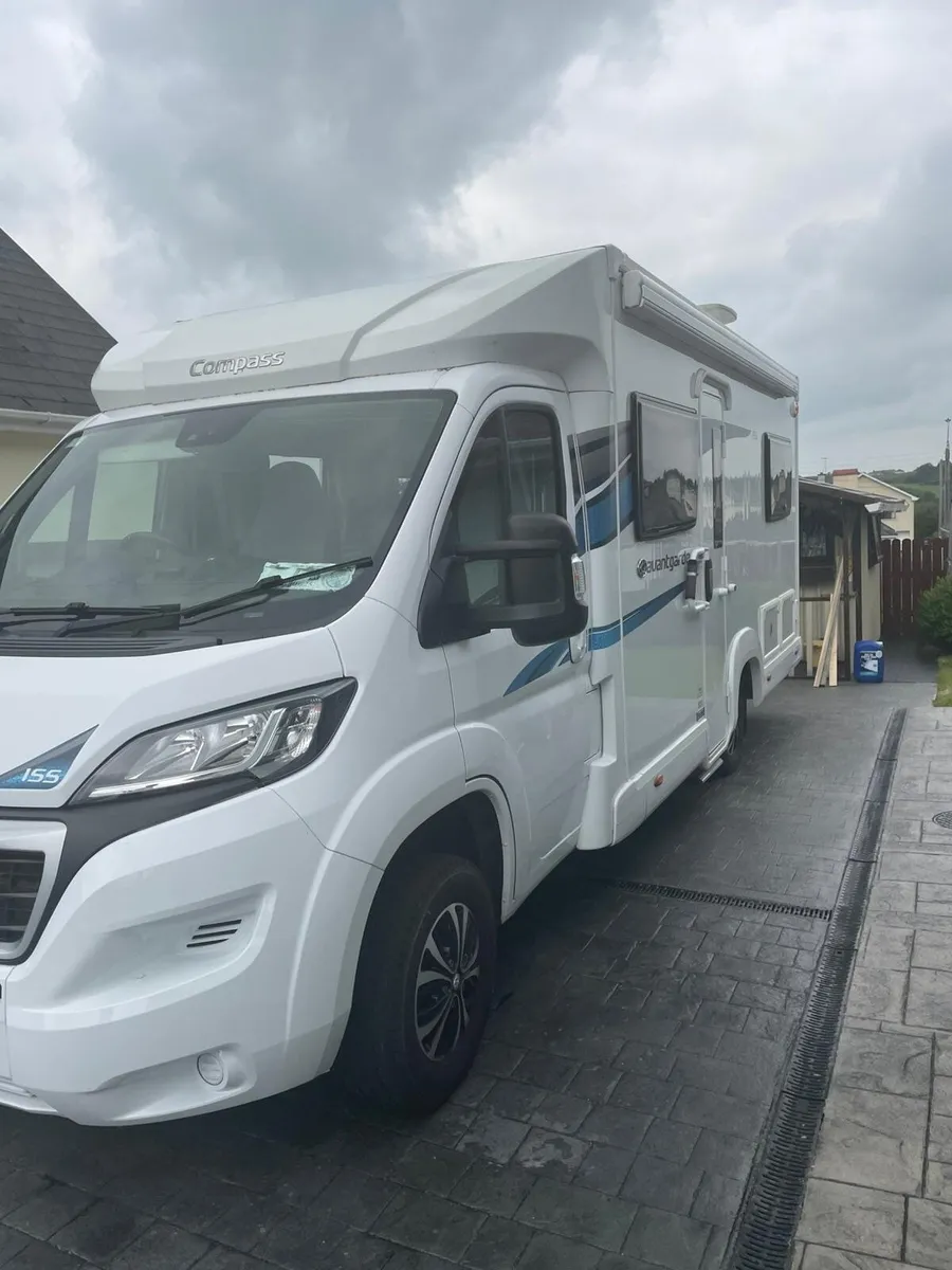 Camper van - Image 2