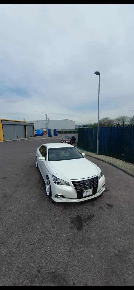 Toyota Crown 2017 - Image 2