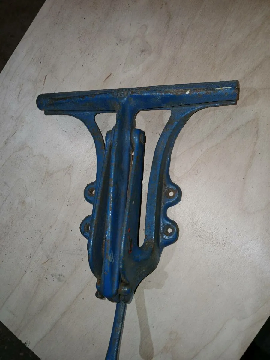 Saw sharpening vice - Image 1
