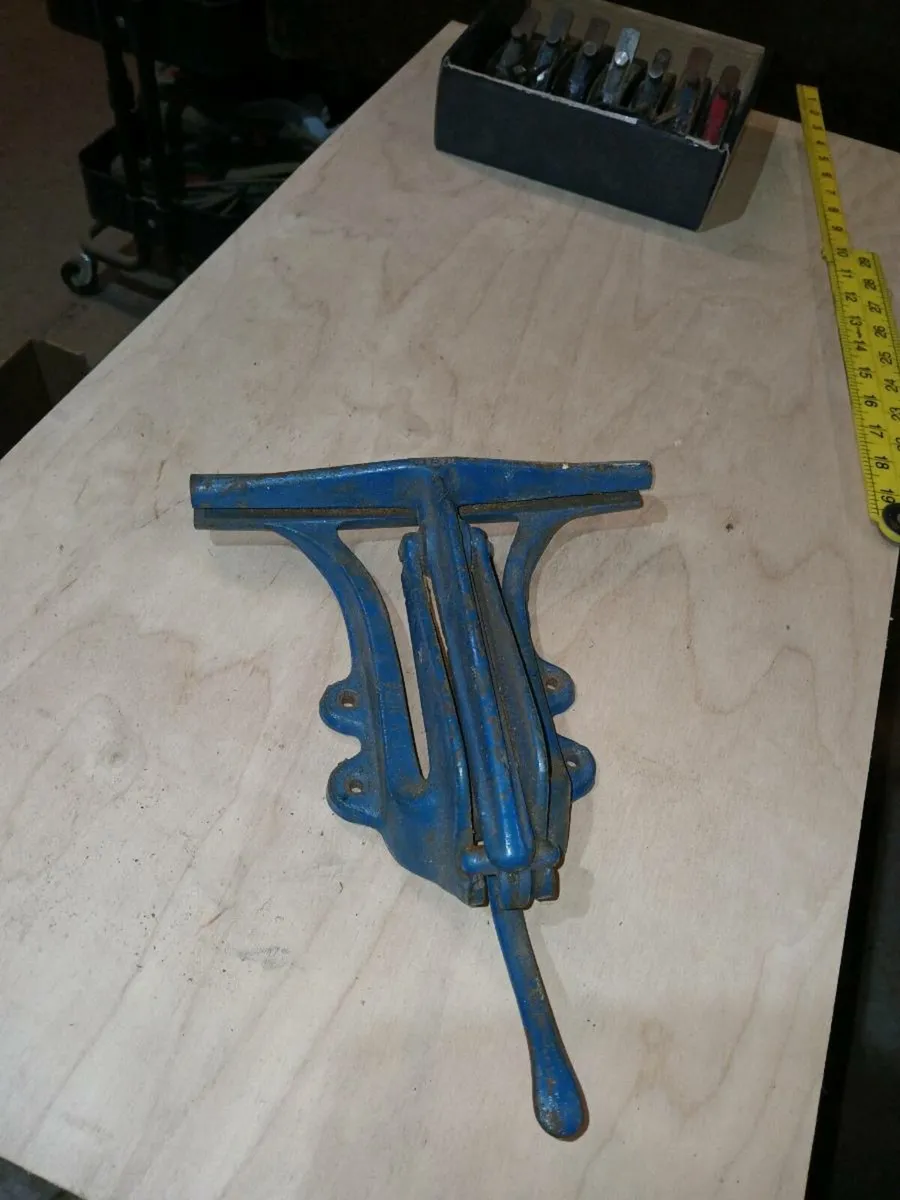 Saw sharpening vice - Image 2