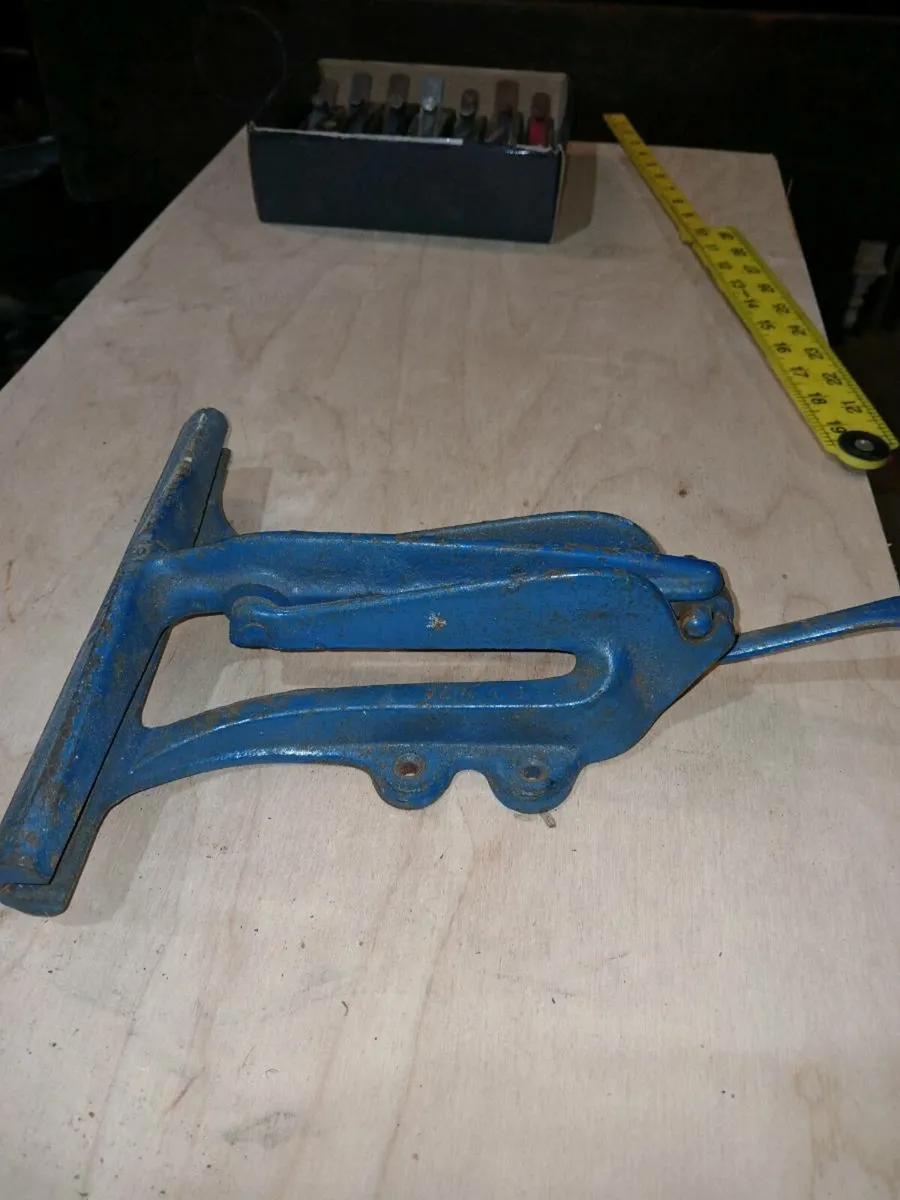 Saw sharpening vice - Image 3