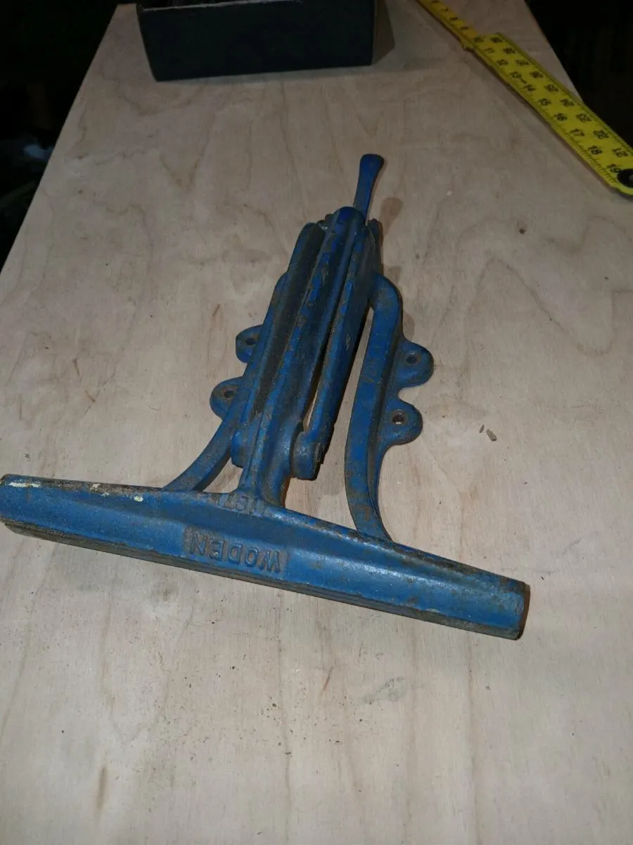 Saw sharpening vice - Image 4