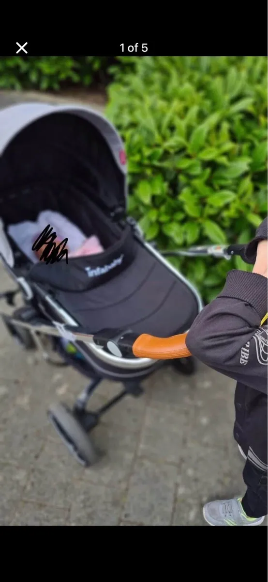 Travel System with car mirror and cup holder - Image 1