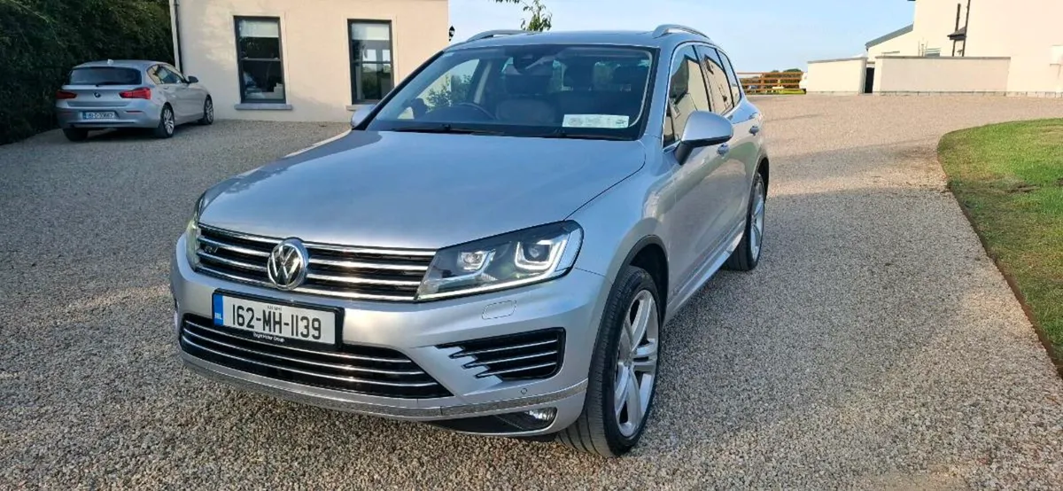 Vw tourage 5 seater v6 - Image 1