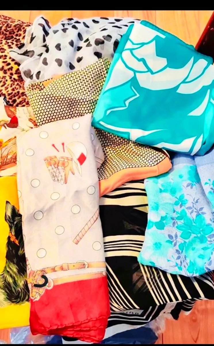 12 assorted vintage scarves and shawls - Image 2
