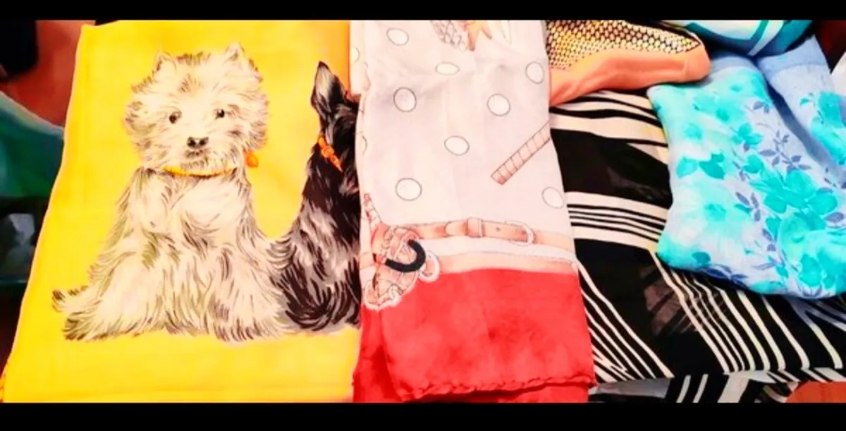 12 assorted vintage scarves and shawls - Image 4