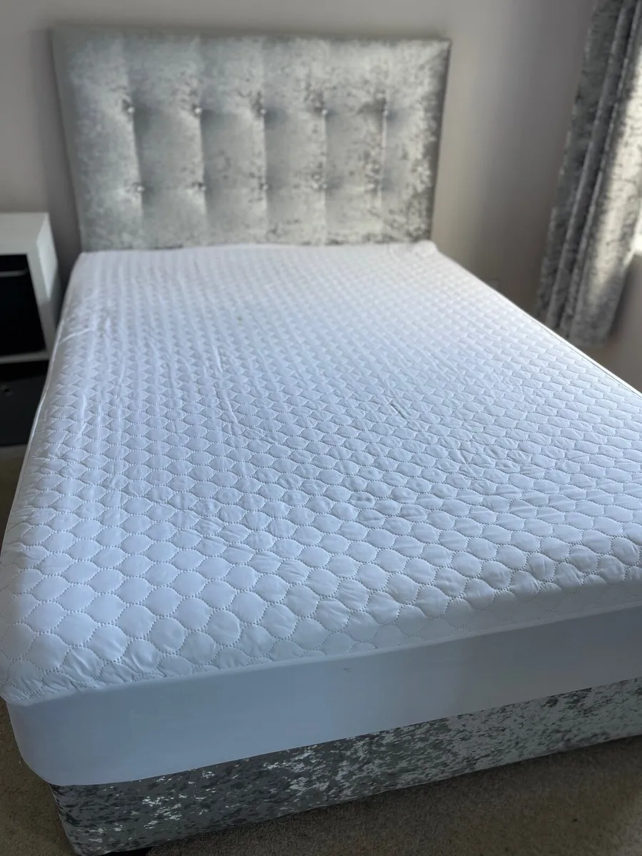 Double bed & Wardrobe - Image 1