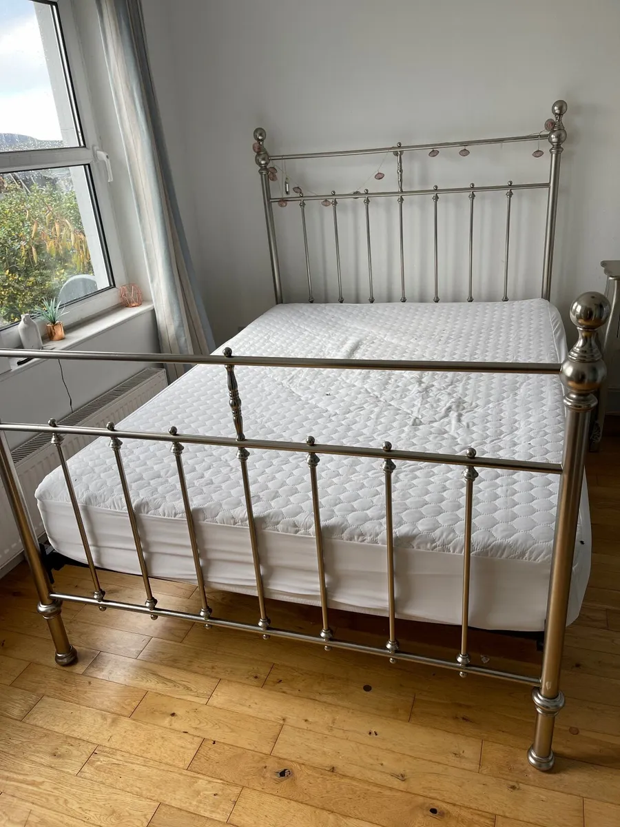 Double bed & Wardrobe - Image 2