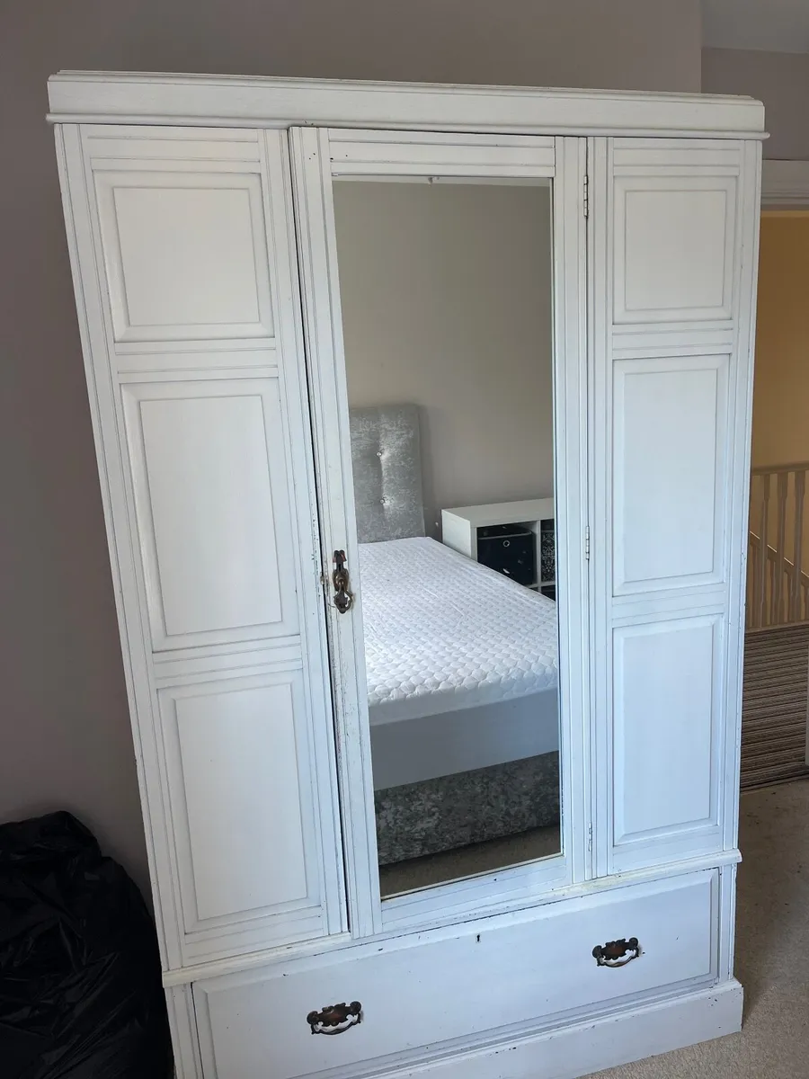 Double bed & Wardrobe - Image 4