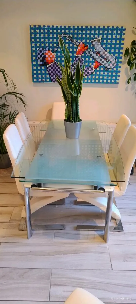 Table and 6 chairs - Image 2