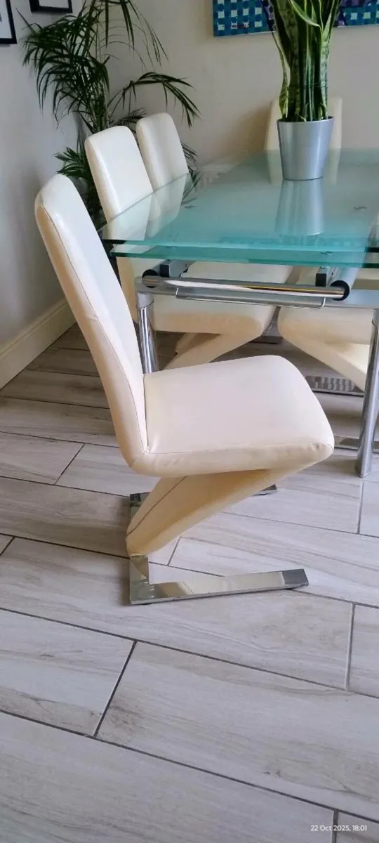 Table and 6 chairs - Image 3