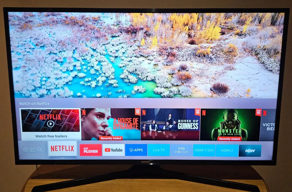 Samsung 40" 4K Smart TV - Image 3