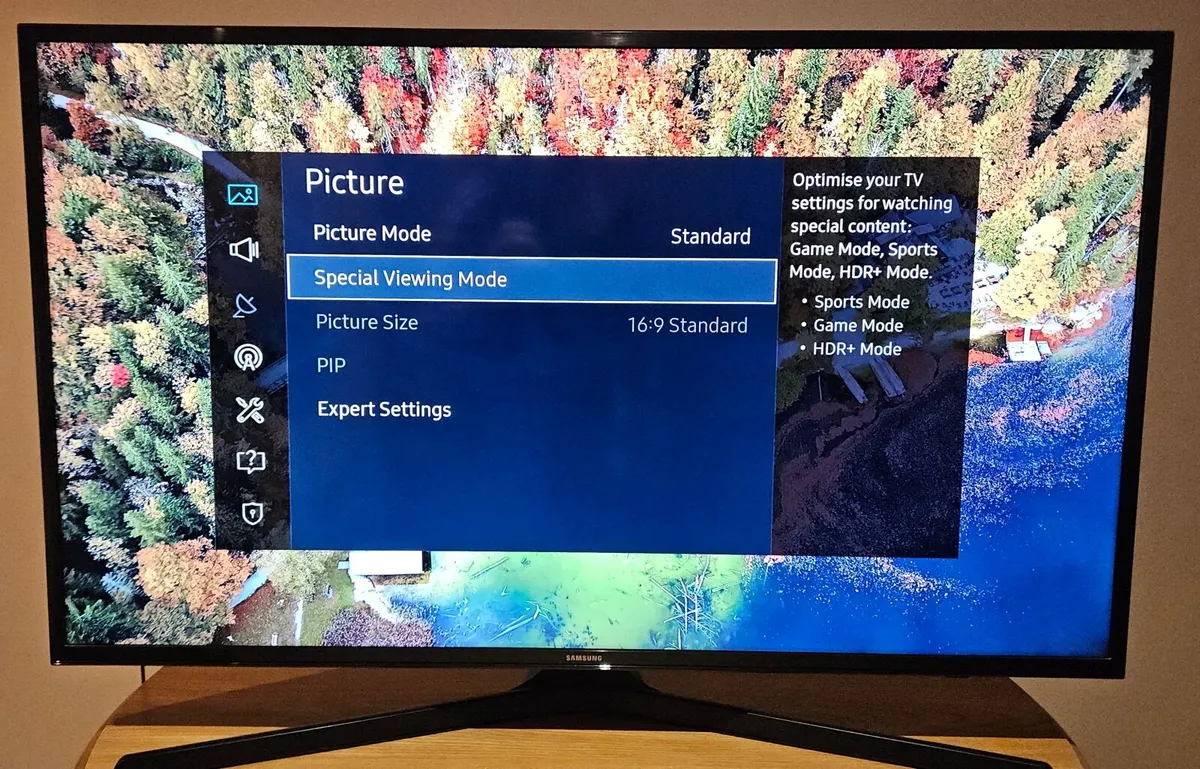 Samsung 40" 4K Smart TV - Image 4