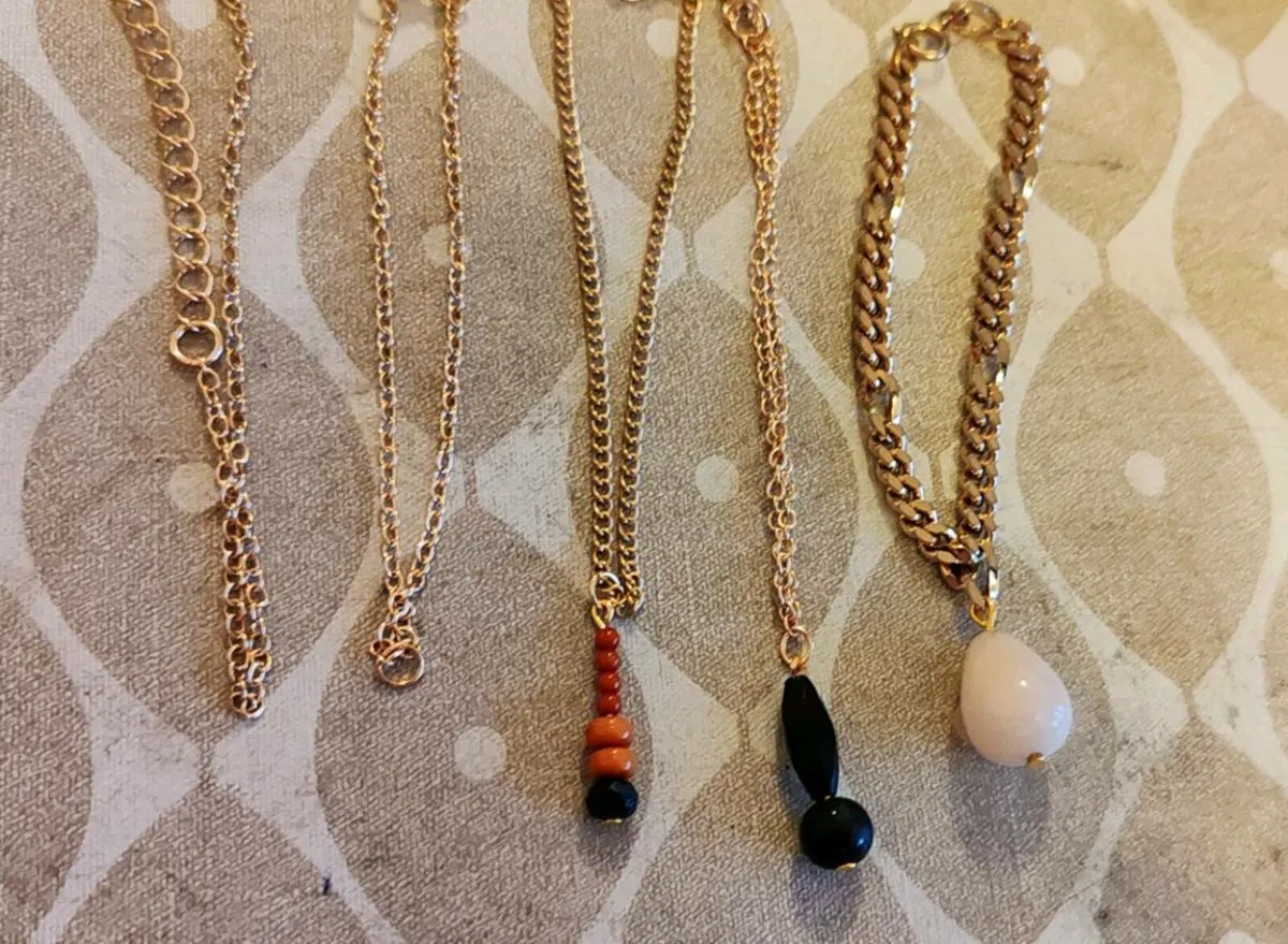 5 assorted bracelets - Image 2