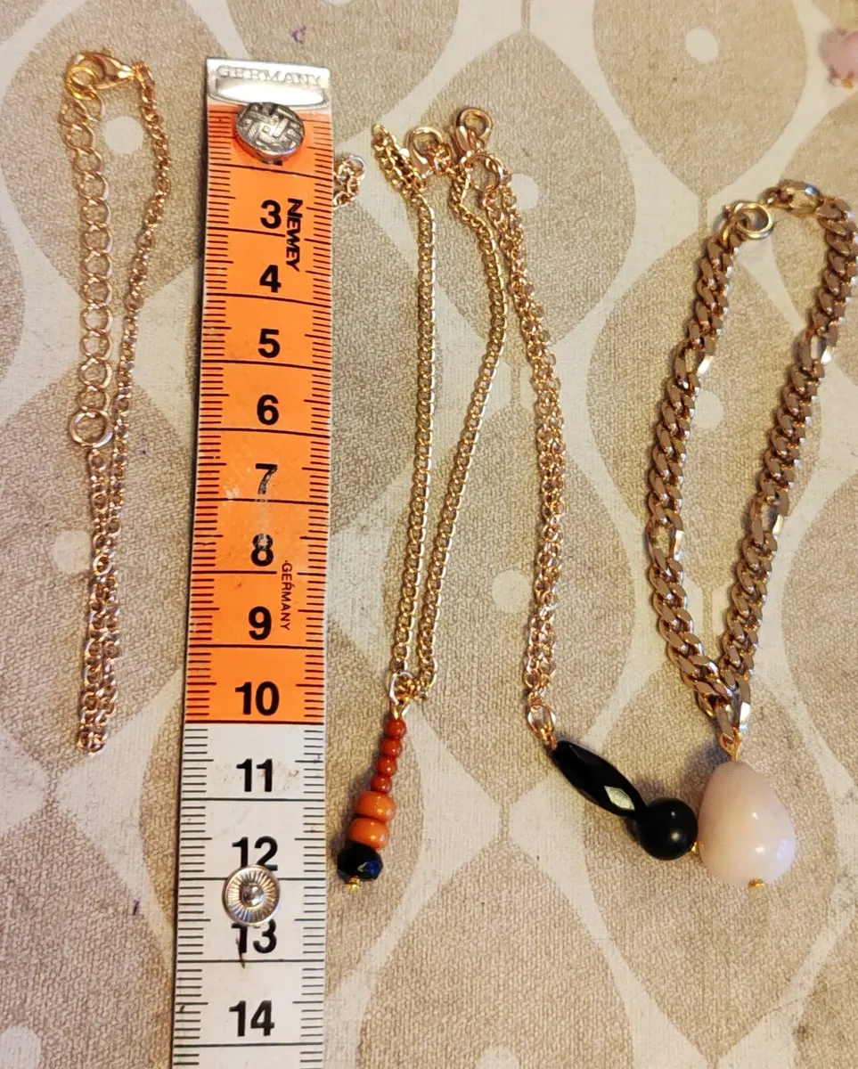 5 assorted bracelets - Image 4