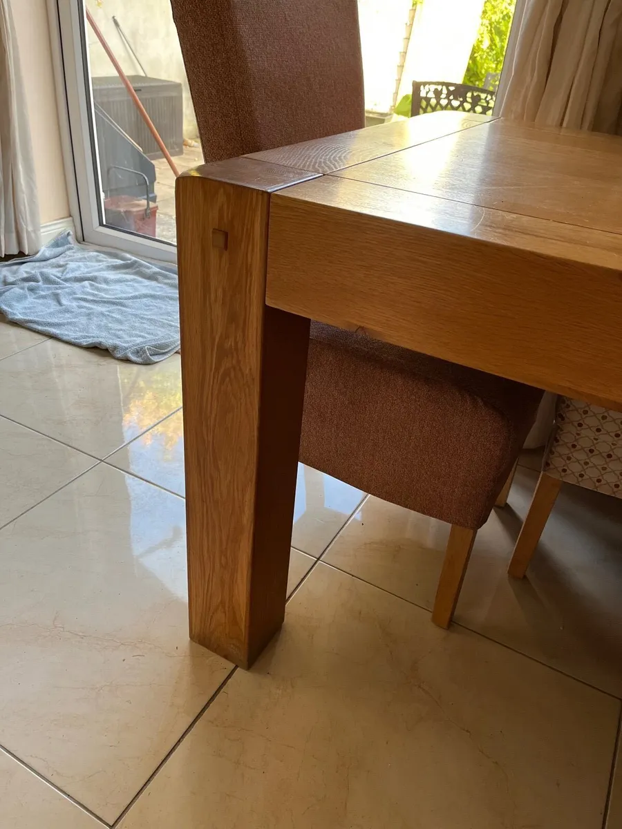 Dining room table and 6 chairs - Image 1
