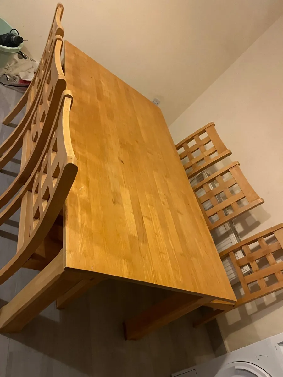 Table and chairs - Image 3