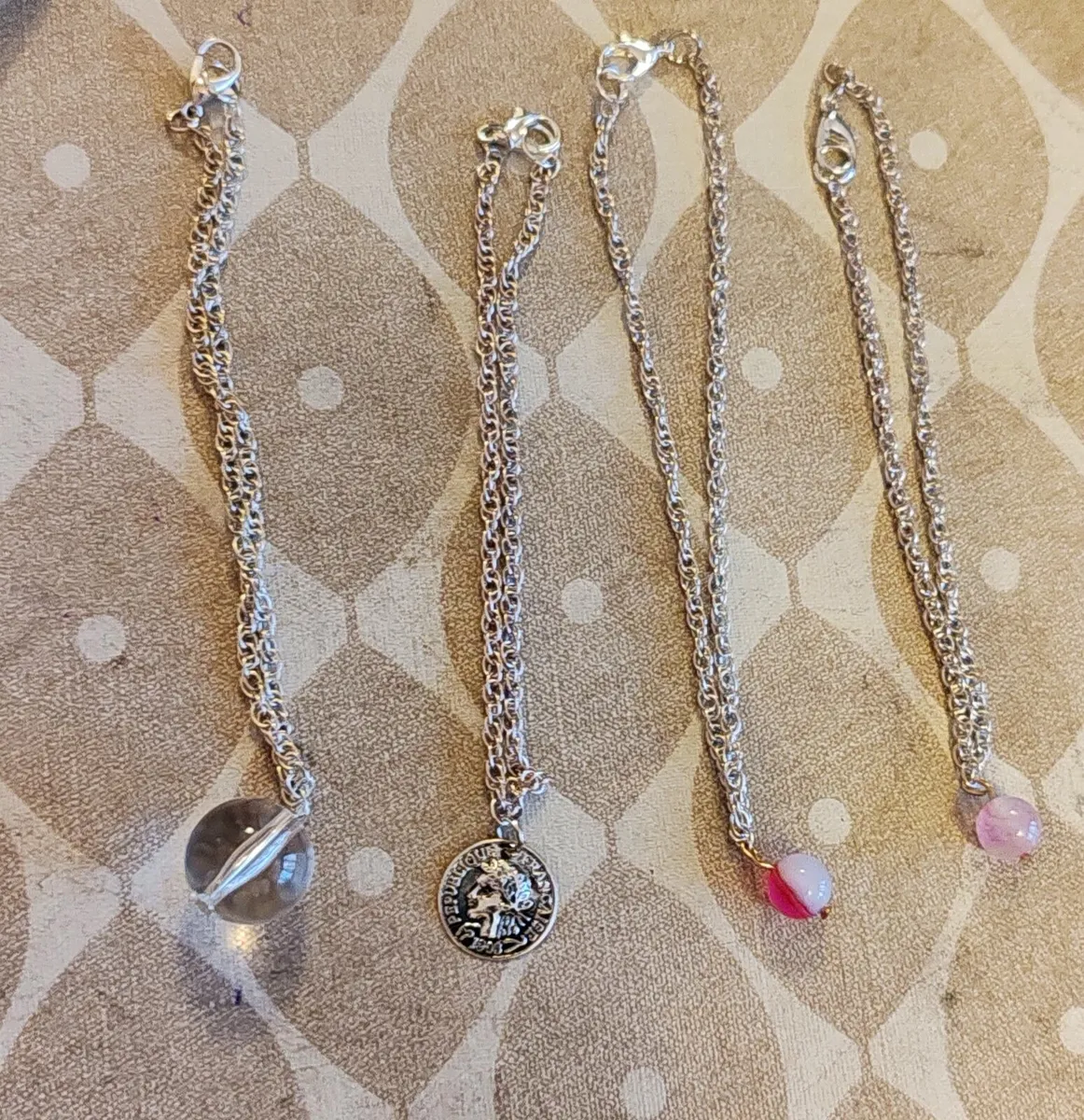 4  assorted bracelets - Image 1