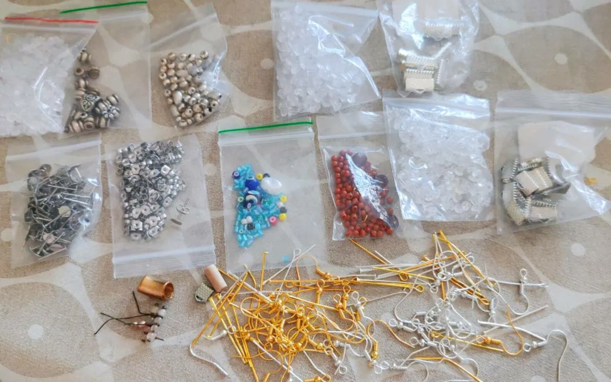 Jewellery making findings and beads - Image 1