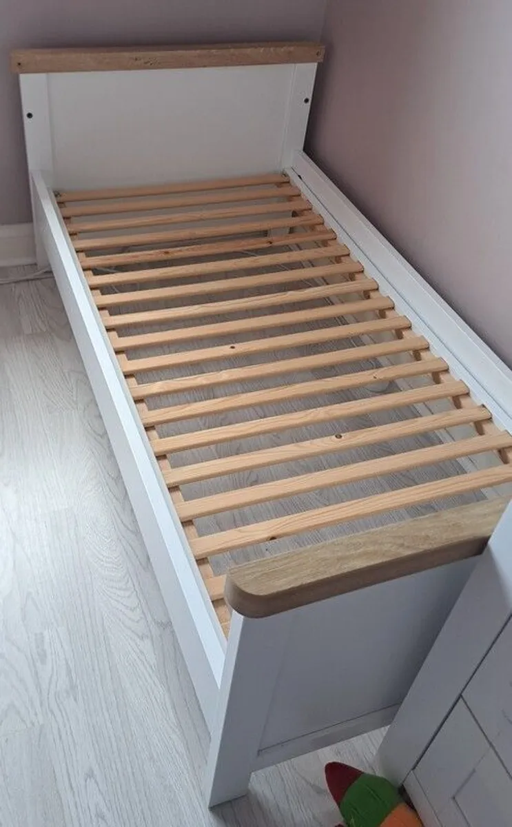 Toddler bed in excellent condition (with mattress if required) - Image 1