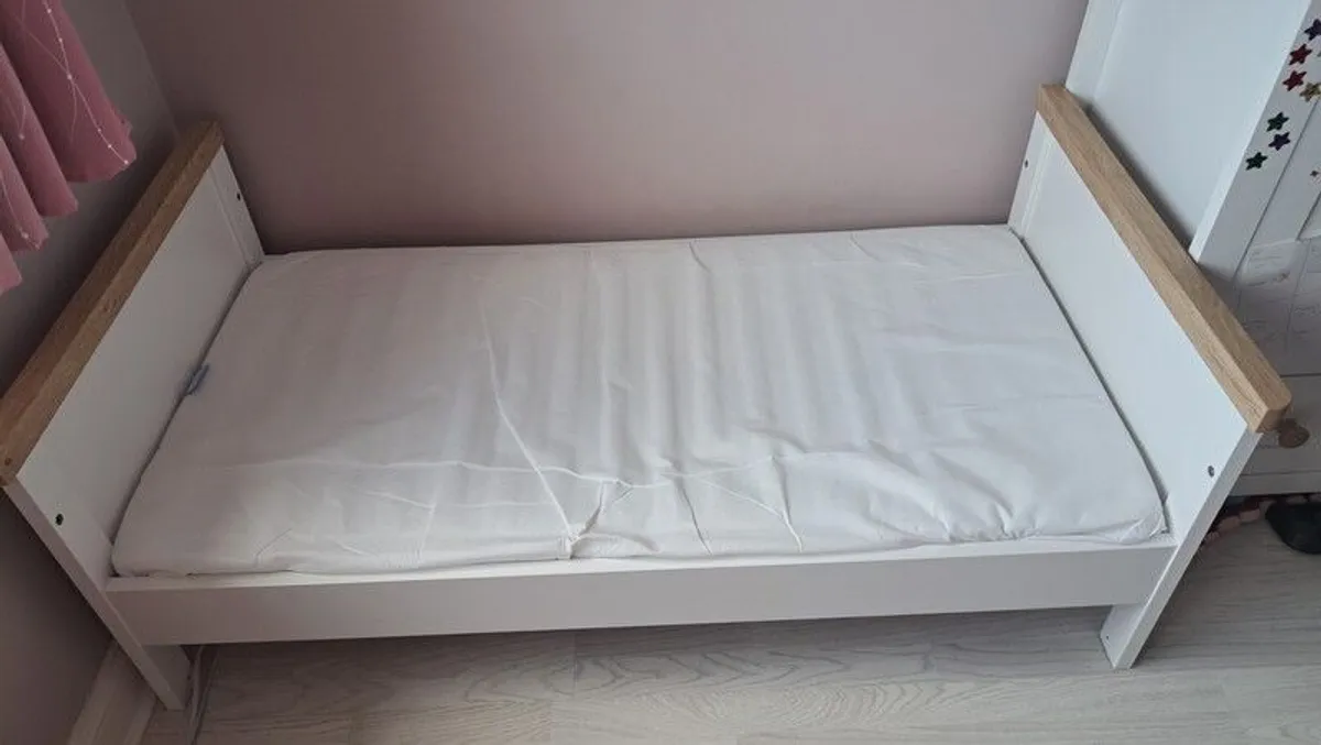 Toddler bed in excellent condition (with mattress if required) - Image 3