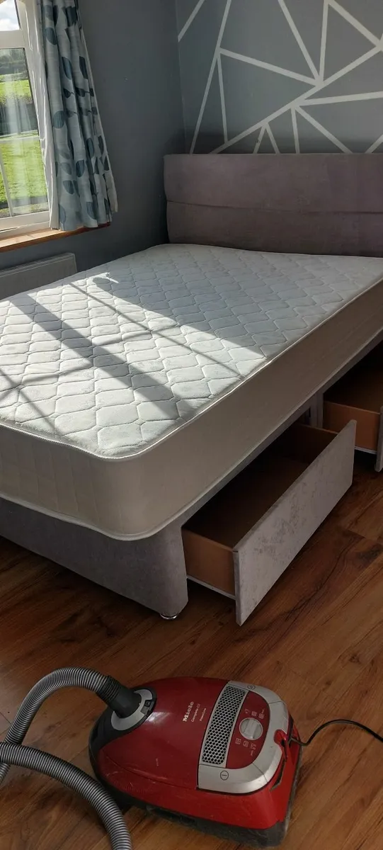 4.5 foot bed with 2 drawers - Image 2