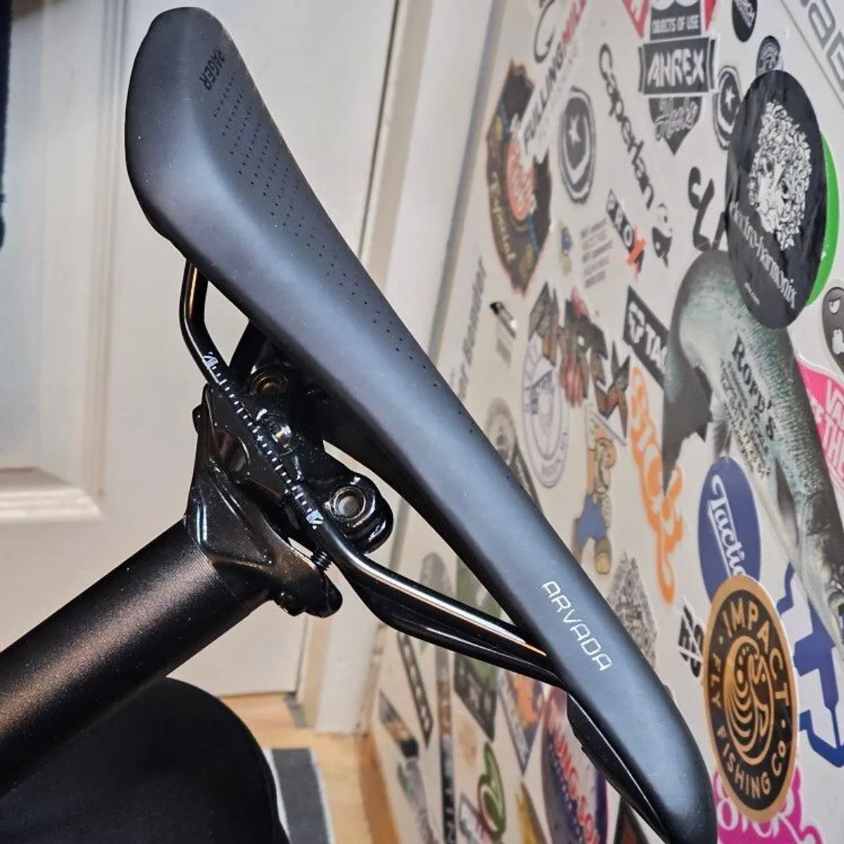 Bontrager Arvada bike seat and post - Image 1