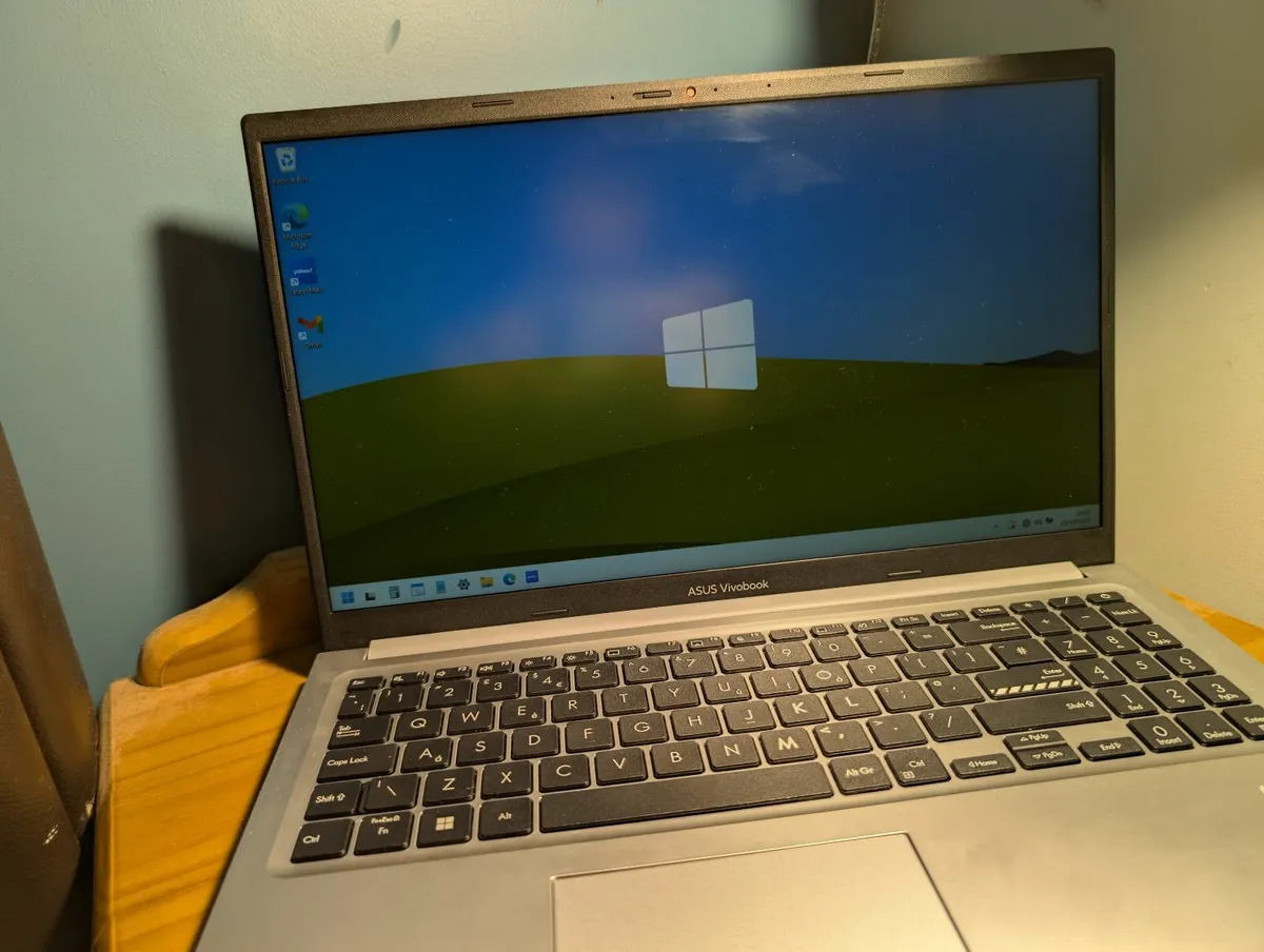 Asus Vivobook 15 laptop - Image 1