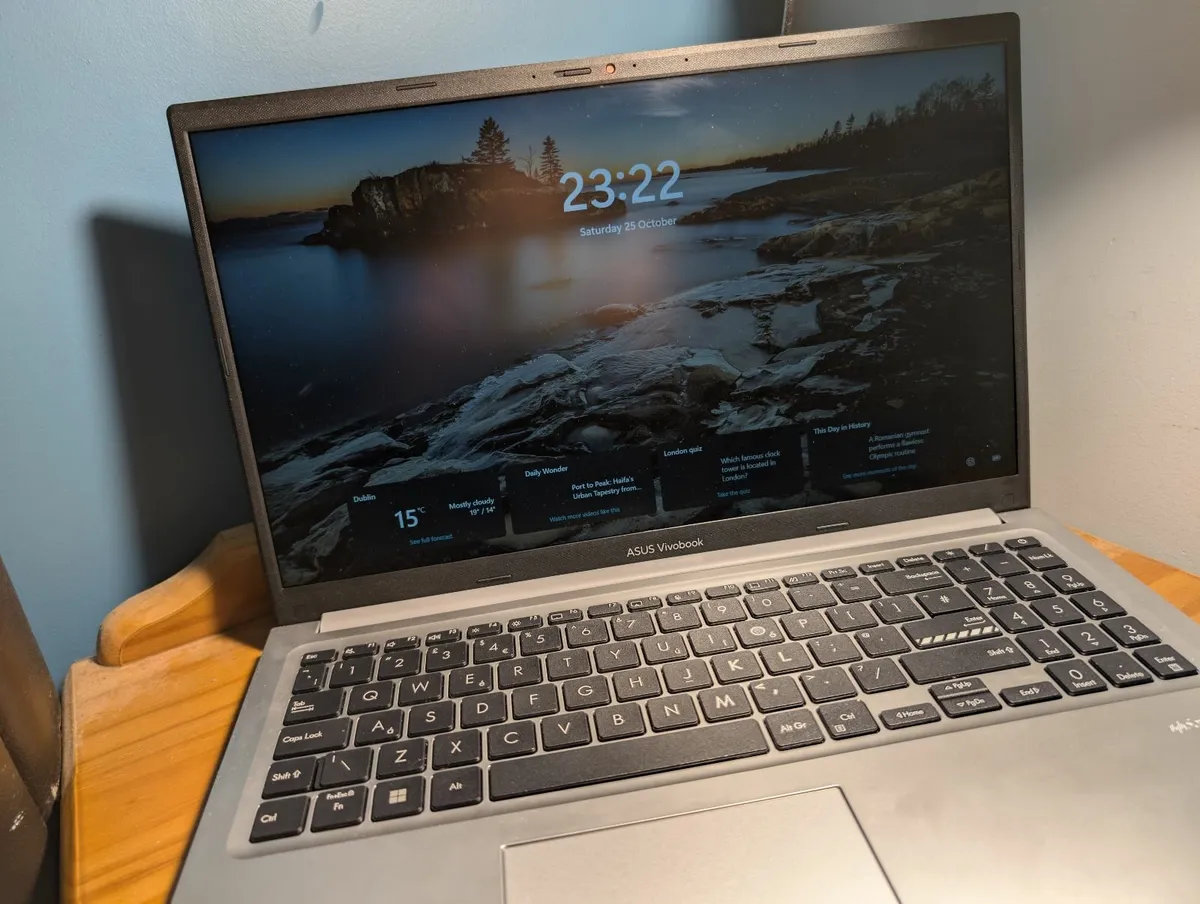 Asus Vivobook 15 laptop - Image 2