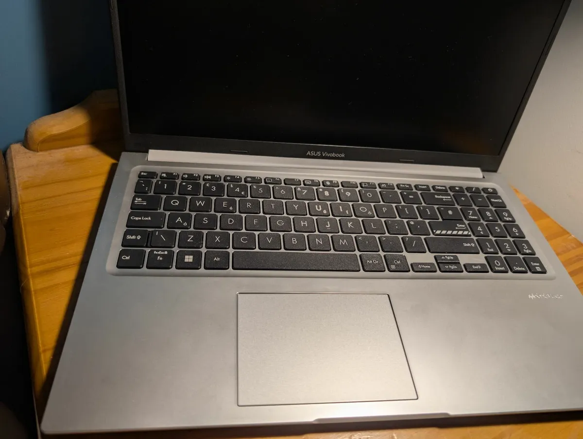 Asus Vivobook 15 laptop - Image 4