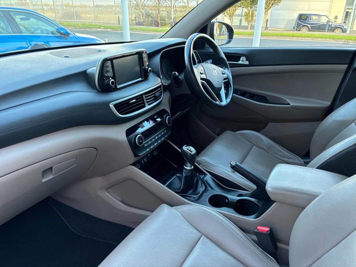 Hyundai Tucson IX35 EXECUTIVE 5DR - Image 3