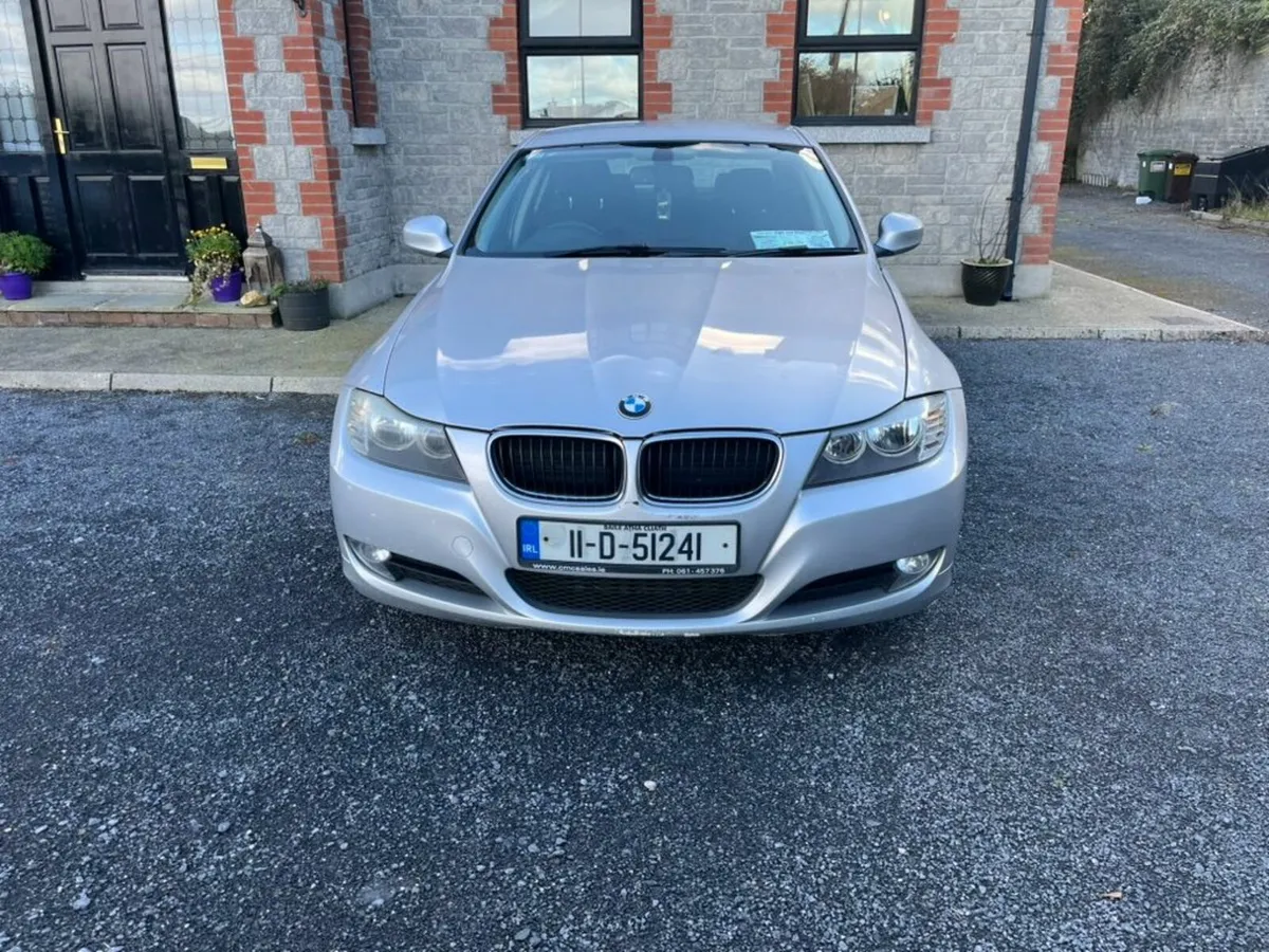 BMW 3-Series 2011 - Image 2