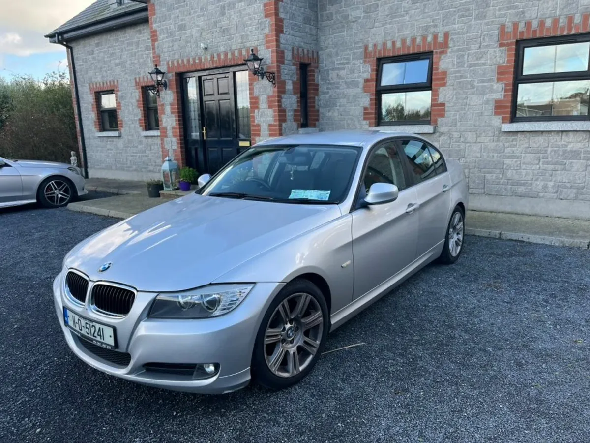 BMW 3-Series 2011 - Image 3