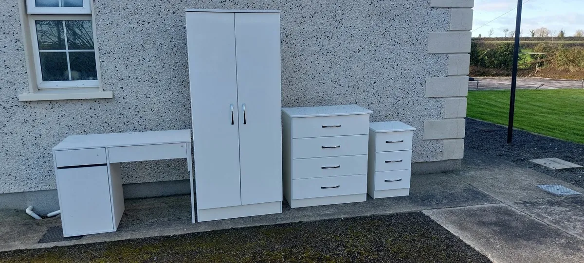 White Bedroom furniture set - Image 1