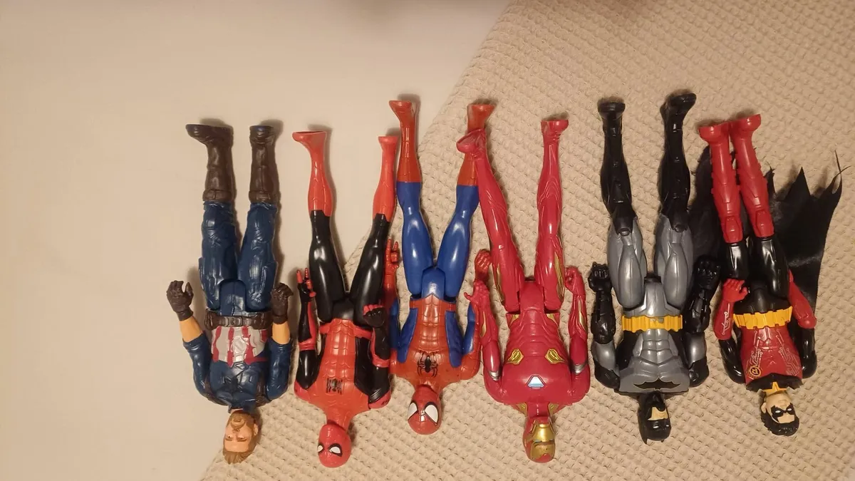 Set of superhero toys - Image 2