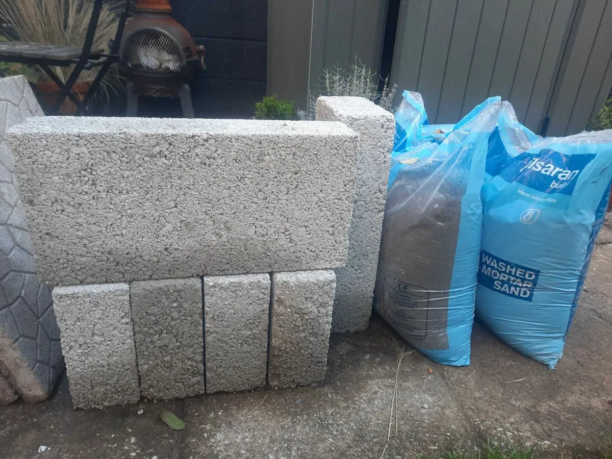 Concrete blocks (6) free