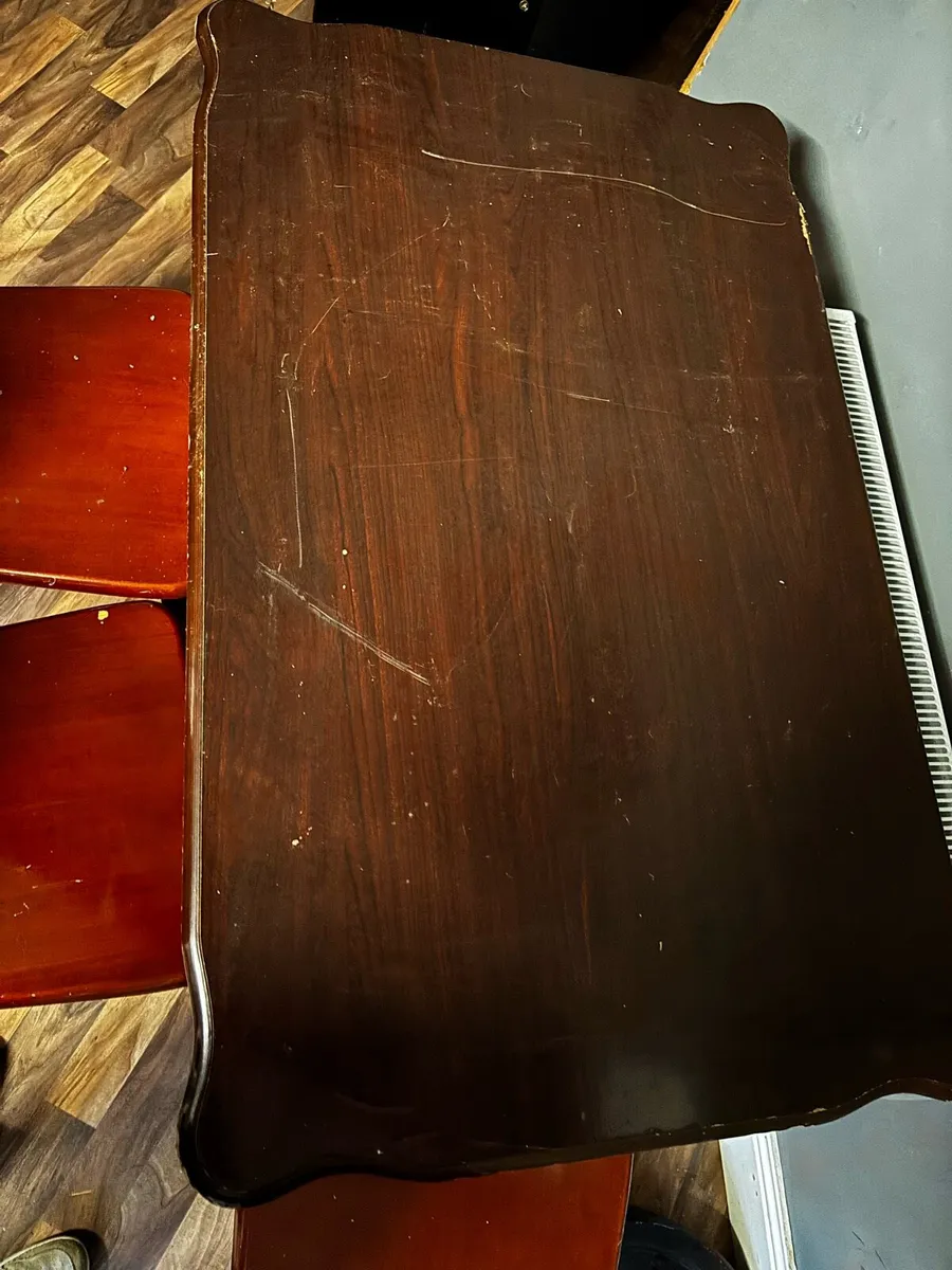 Table and chairs - Image 2