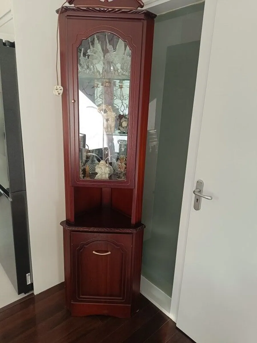 corner display  units. Looking for immediate sell - Image 1