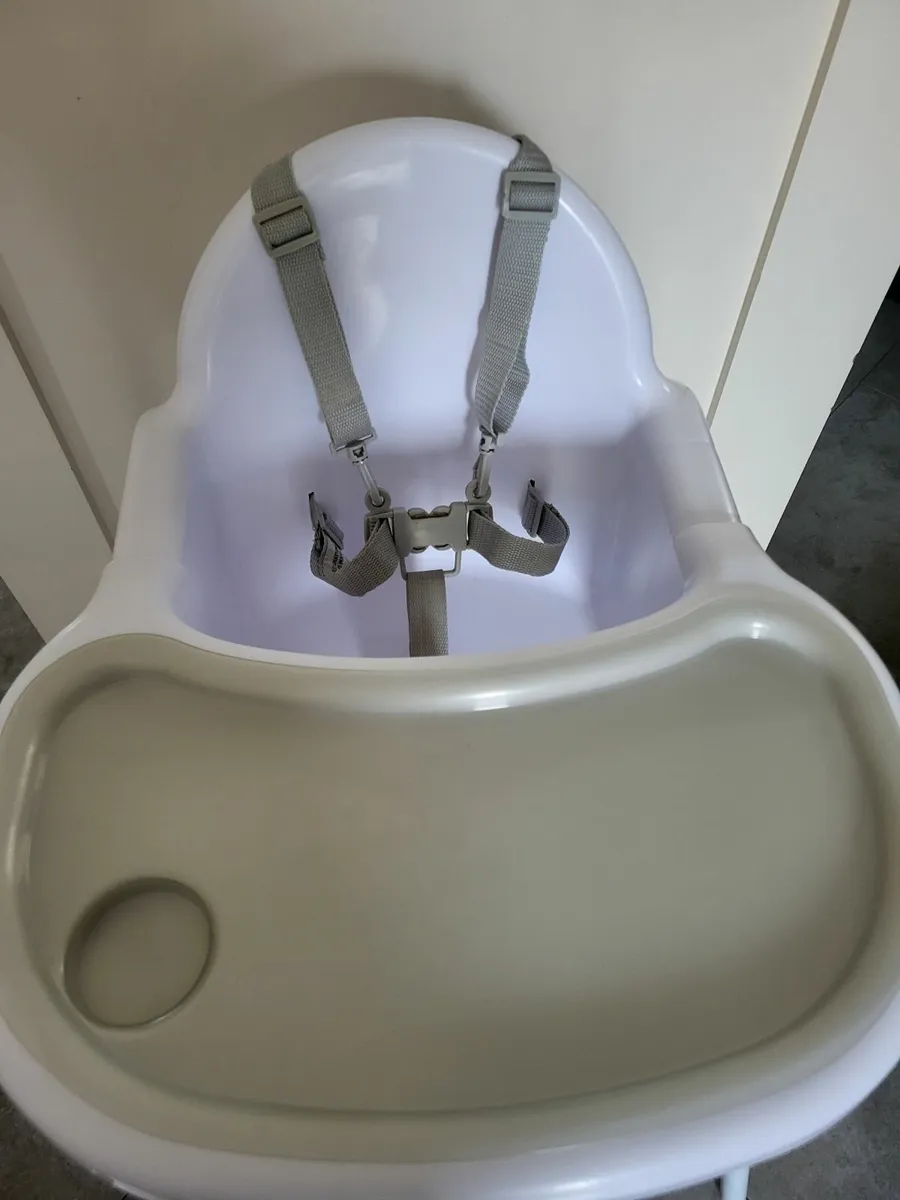 Baby feeding chair